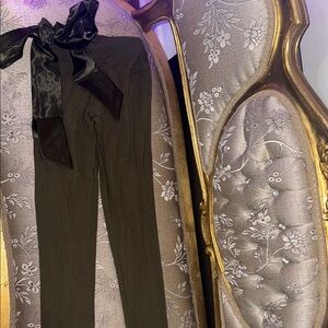 Cute Booty Lounge Olive Bow Leggings